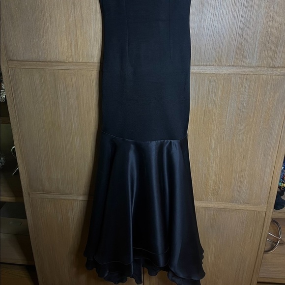 St.John Black Gown - Picture 5 of 6